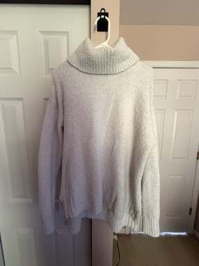 ATM Cashmere Turtleneck Sweater Size S/P White Fuzzy Fleece